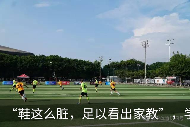 “鞋这么脏，足以看出家教”，学校午睡被吐槽：别用成年人的洁癖，困住孩子的生命力